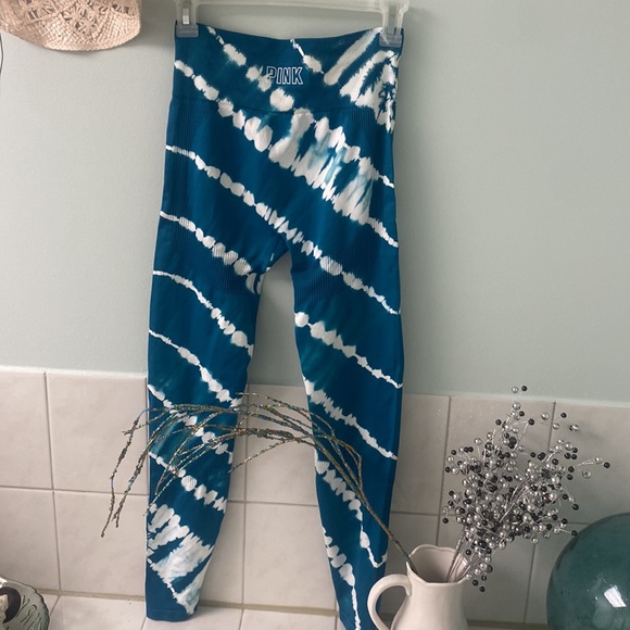 🦋Stand out! Victoria Secret PINK 💕leggings! Super soft and slip on, with ease. - Picture 5 of 8